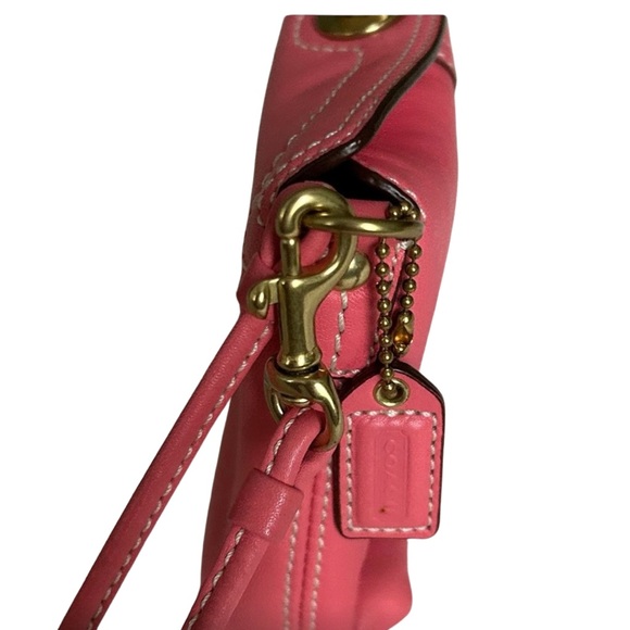 Excellent Condition Barbie Pink Coach Leather Wristlet with Toggle Closure - Picture 4 of 12